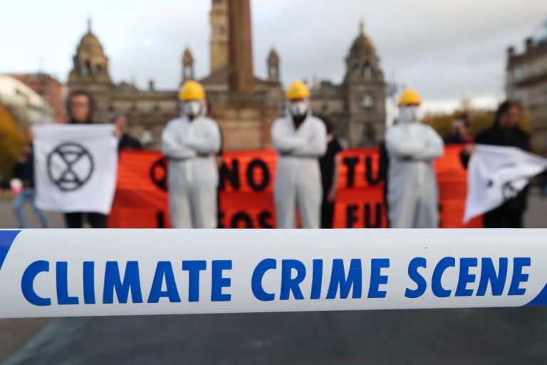 Λομπίστες ορυκτών καυσίμων σε ρόλο «διπλού πράκτορα» – Δουλεύουν για ομάδες κατά της κλιματικής κρίσης