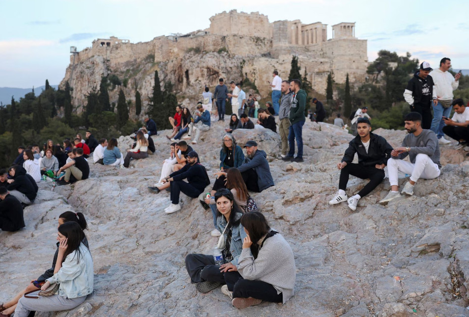 Youth Pass: 150 ευρώ σε νέους – Πού και πώς θα τα χρησιμοποιήσουν