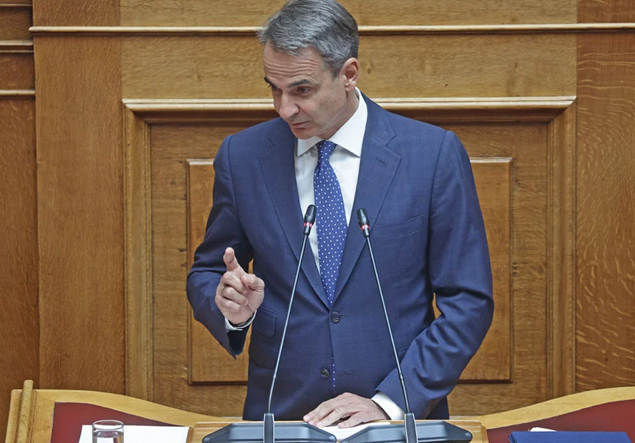 Mitsotakis in Parliament makes case for ground-breaking law giving Greek citizens right to vote from their residence abroad