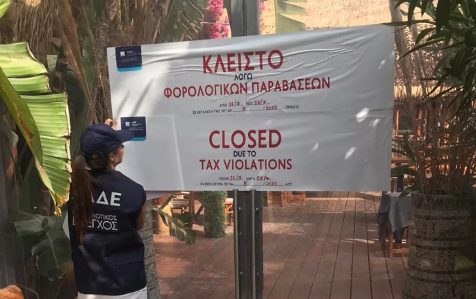 ΑΑΔΕ: Λουκέτο και πρόστιμα σε γνωστά club σε παραλιακή και Σαντορίνη