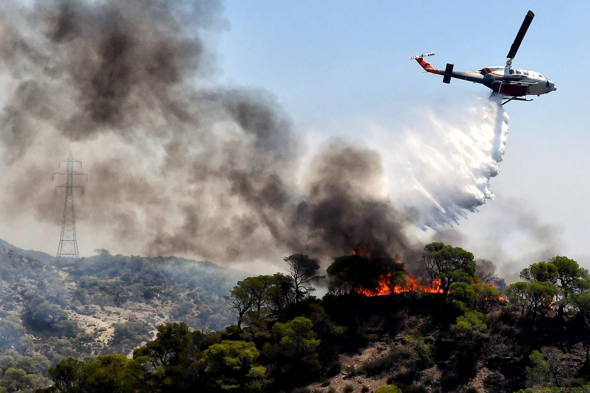Φωτιά στο Λουτράκι: Εικόνες ολοκληρωτικής καταστροφής – Δείτε βίντεο