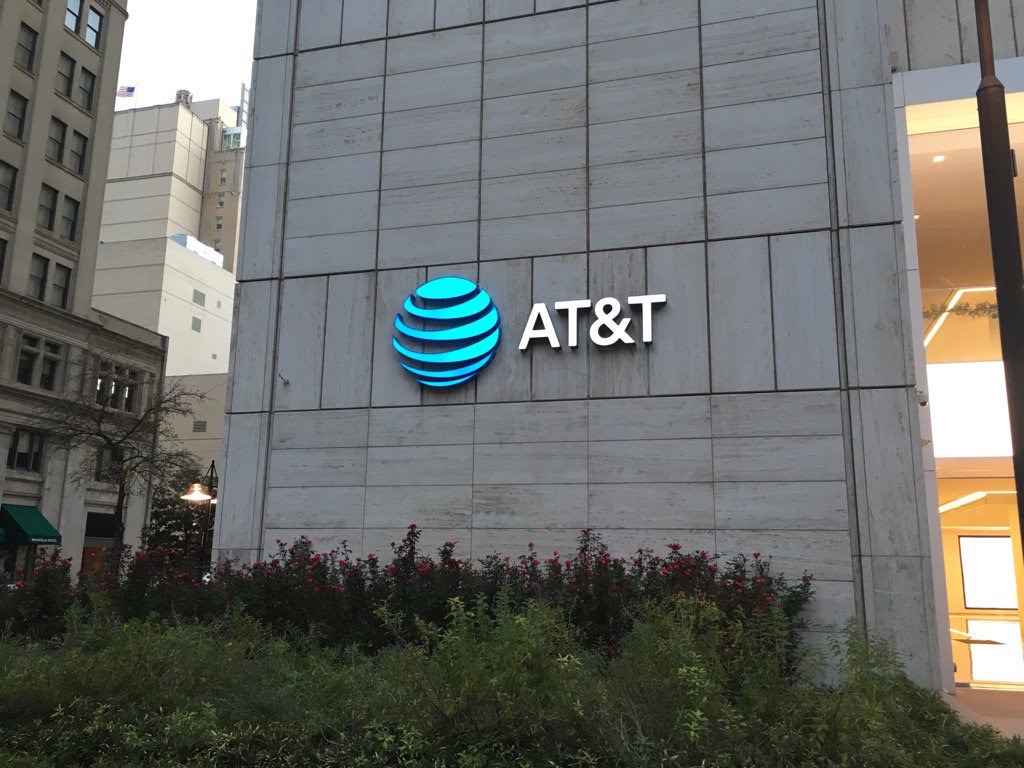 Τηλεπικοινωνίες: Ανάκαμψη για AT&T και Verizon μετά τις ανακοινώσεις για τα καλώδια μολύβδου