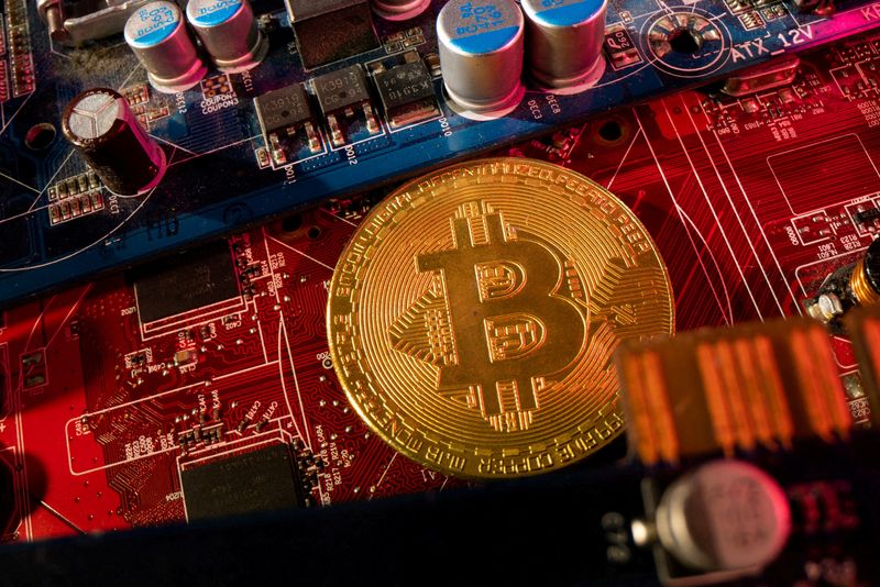 Bitcoin: Εσπασε το φράγμα των 45.000 δολαρίων μετά από 21 μήνες