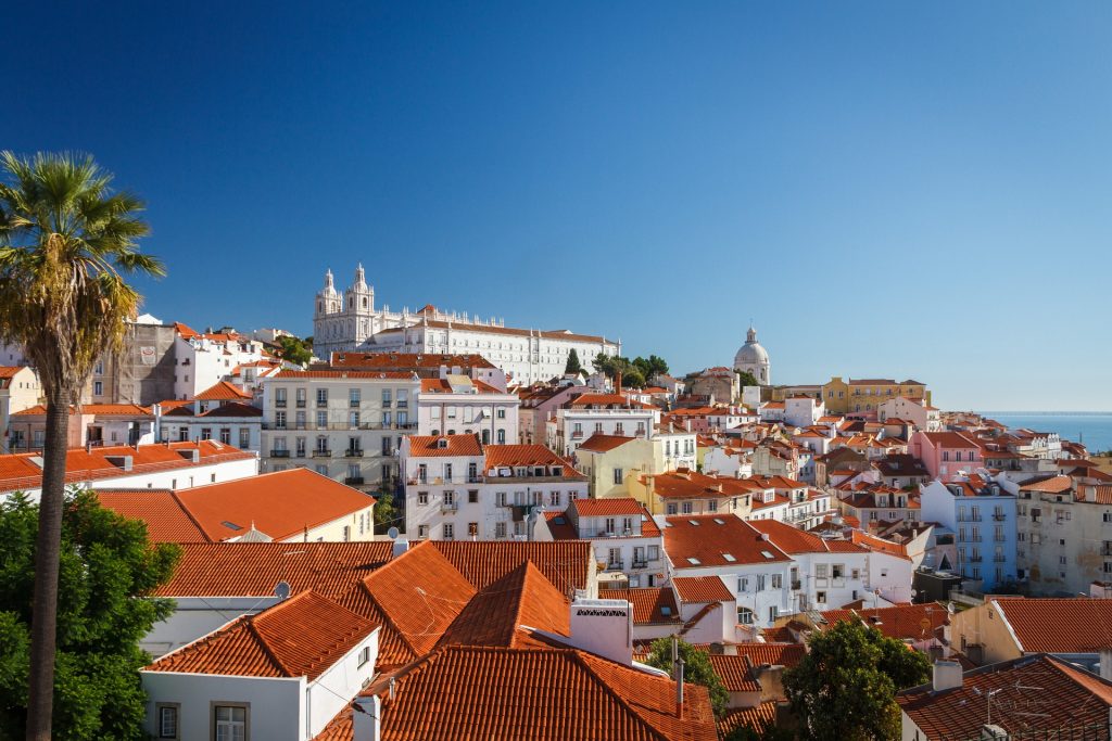 Πορτογαλία: Βάζει «φρένο» σε νέες άδειες για Airbnb και στη «χρυσή βίζα»