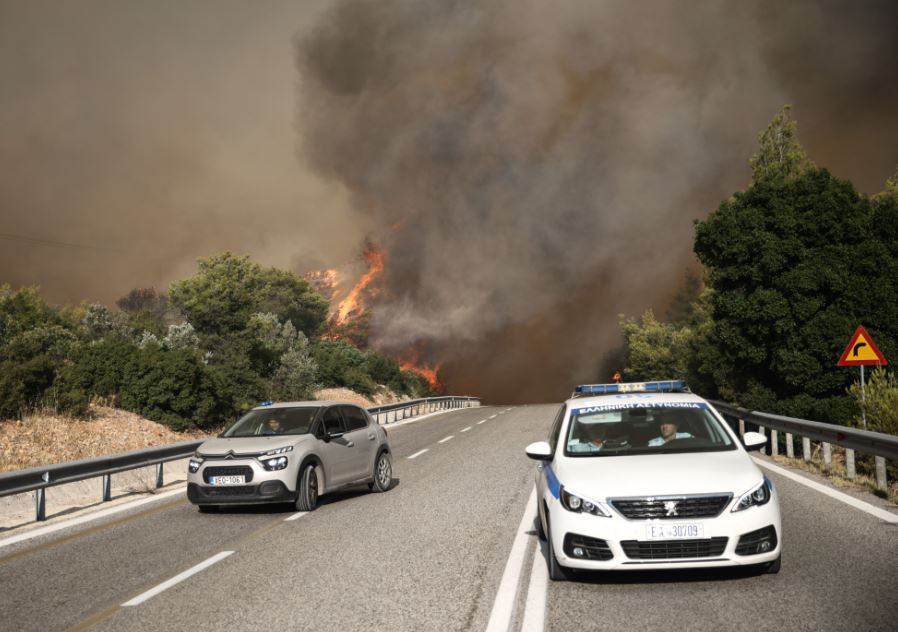 Πυρκαγιές: Ποιοι δρόμοι είναι κλειστοί σε Αττική και Βοιωτία