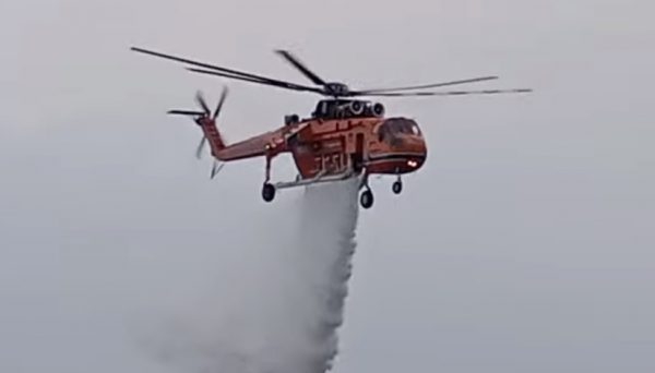 Φωτιά στον Ασπρόπυργο: Σηκώθηκε και ελικόπτερο