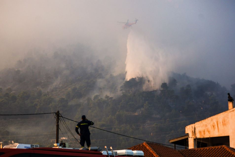 Πυρκαγιές: Κόλαση φωτιά για 8η μέρα στη Ρόδο – Μαίνονται τα πύρινα μέτωπα σε Κάρυστο – Κέρκυρα