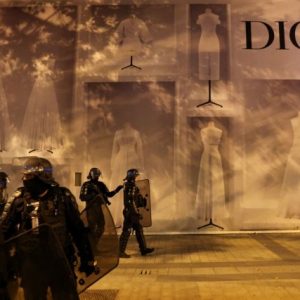 Σκάνδαλο Γαλλία: Στρατολογώντας… insiders – Το παιχνίδι με τη μετοχή της Dior και η Rothschild