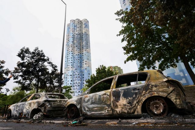 Γαλλία: Στο 1 δισ. ευρώ θα φθάσουν οι συνολικές ζημιές από τις ταραχές