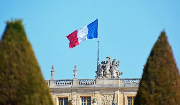 France : Comment les impôts étranglent la classe moyenne dans la société française des deux tiers – Economic Mail