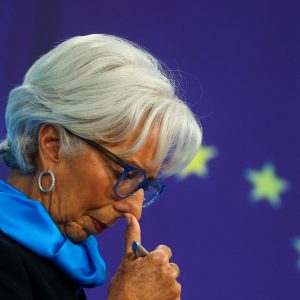 Λαγκάρντ για Γαλλία: Η πτώση οποιασδήποτε κυβέρνησης της Ευρωζώνης θα ήταν «ανησυχητική»
