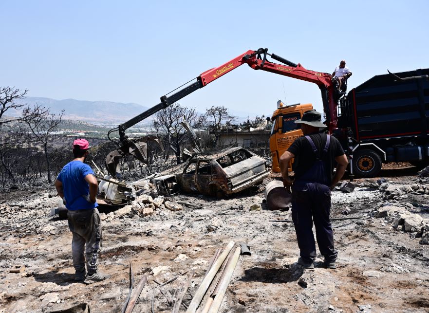 Πυροσβεστική: 79 ενεργές φωτιές σε όλη τη χώρα – Αναζωπυρώσεις σε Δυτική Αττική, Ρόδο και Λακωνία