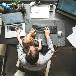 Tηλεργασία: Η μάχη για την ευελιξία καλά κρατεί