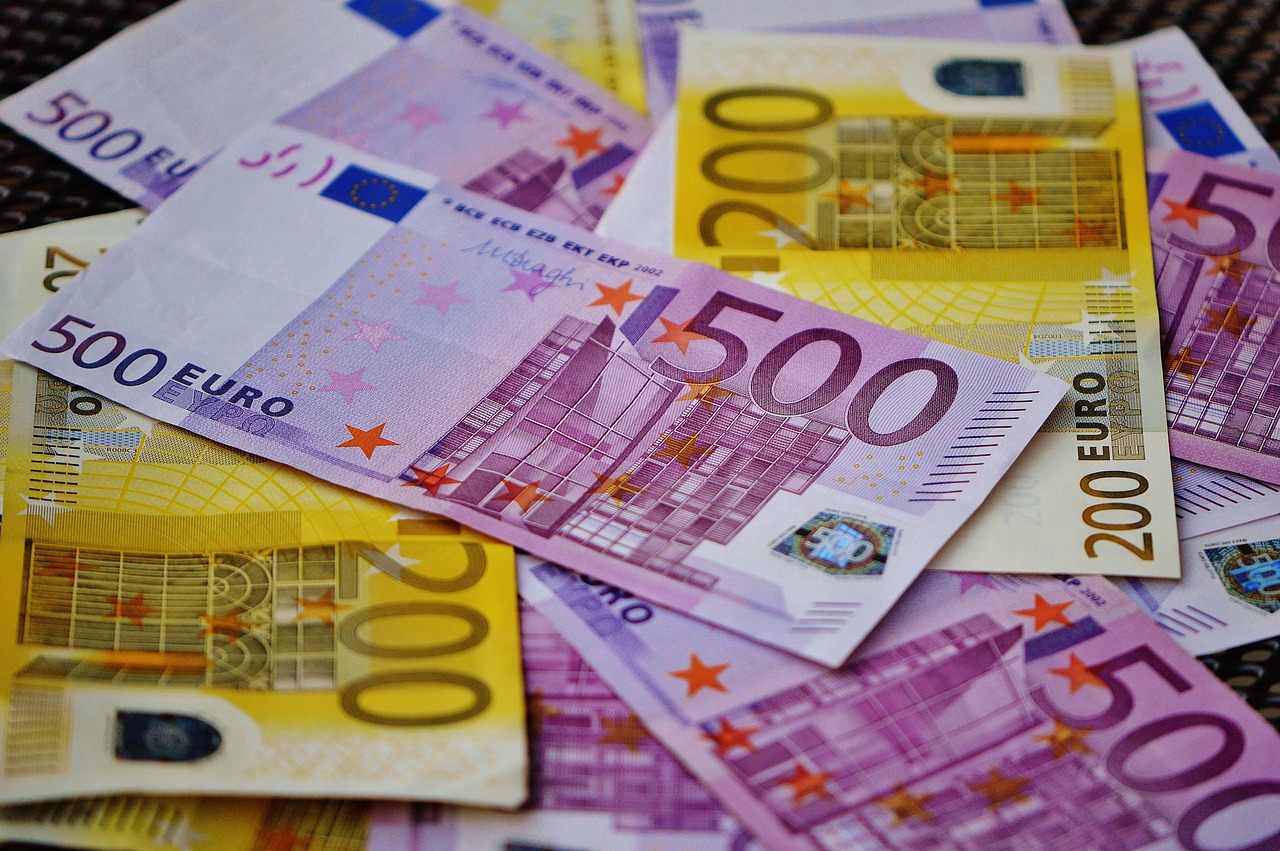 ECB: How to Detect Fake Money – 467,000 Fake Euro Banknotes Withdrawn in 2023