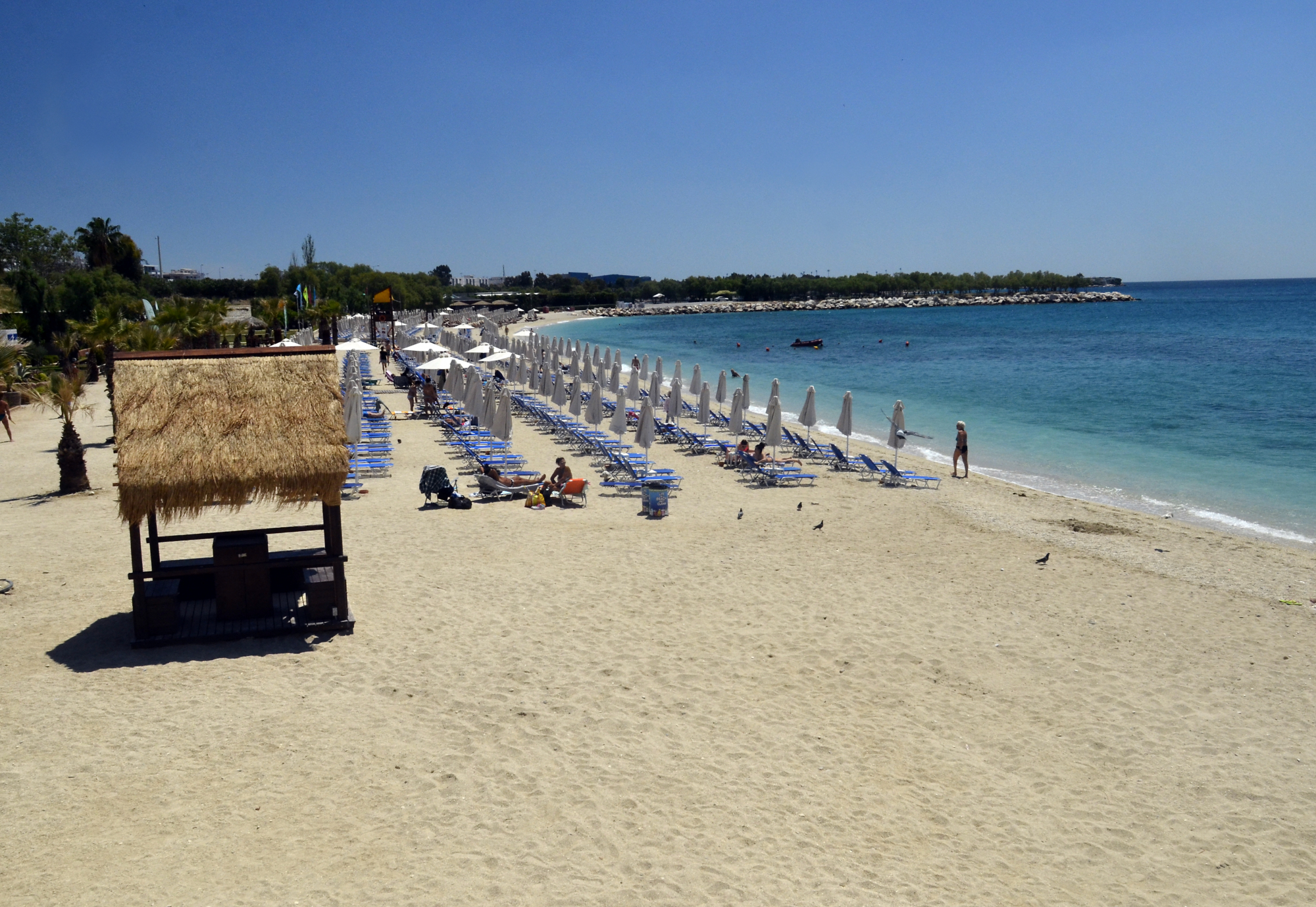 Παραλίες: Ένας μισθός για κολύμπι σε πλαζ της Αττικής