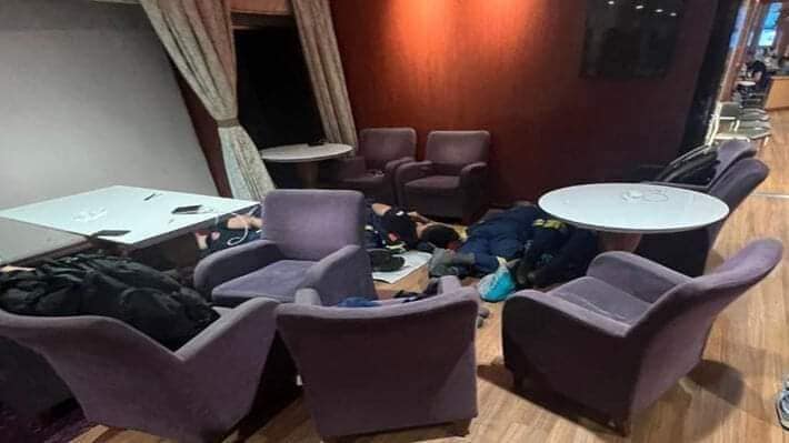 Firefighters returning from Rhodes slept on the floor of the ship – Pictures