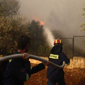 Φωτιά στην Αχαΐα: Ώρες αγωνίας στη ΒΙΠΕ Πατρών