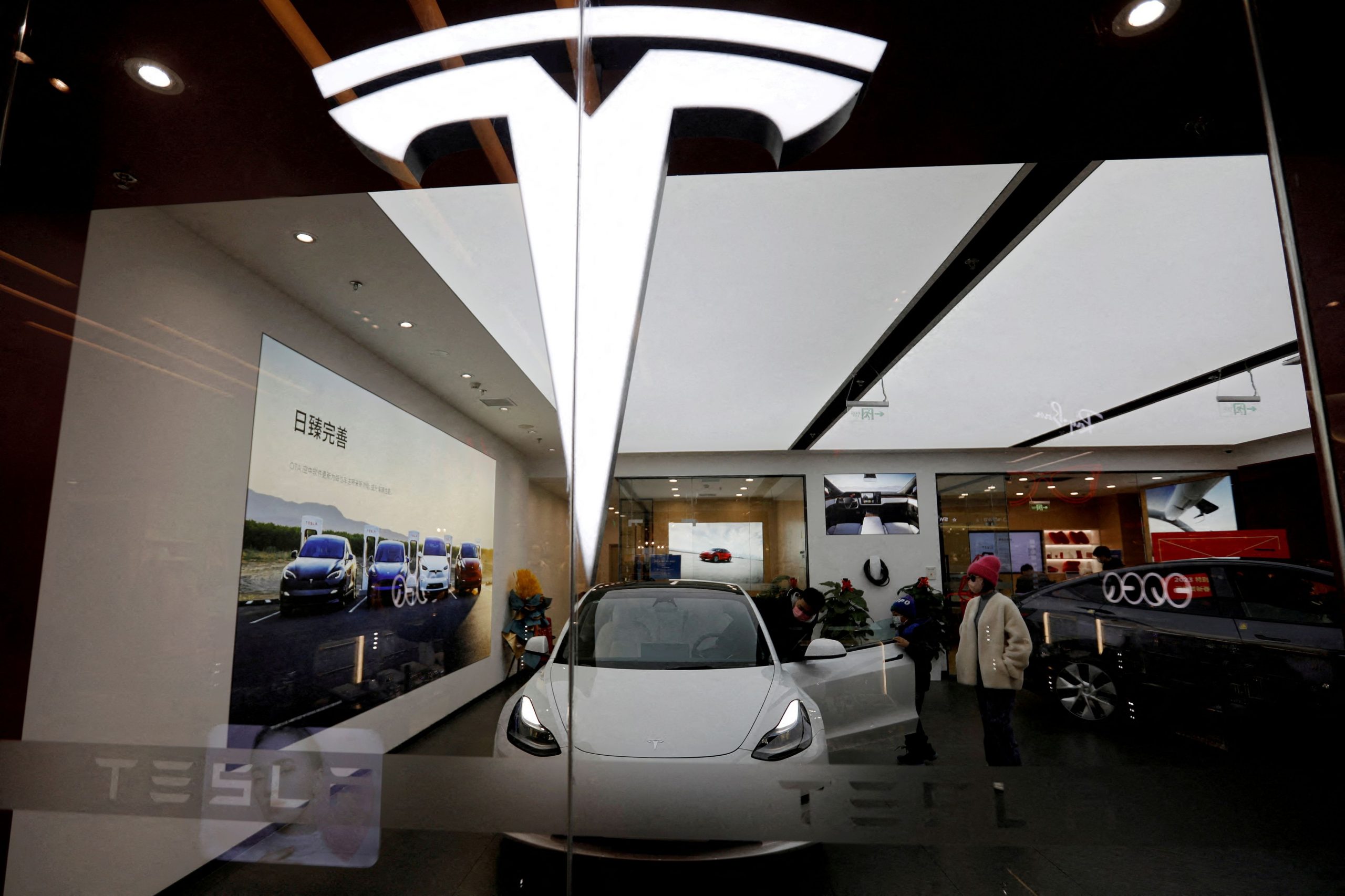 Tesla: Νέες εκπτώσεις σε κορυφαία μοντέλα της στην Κίνα