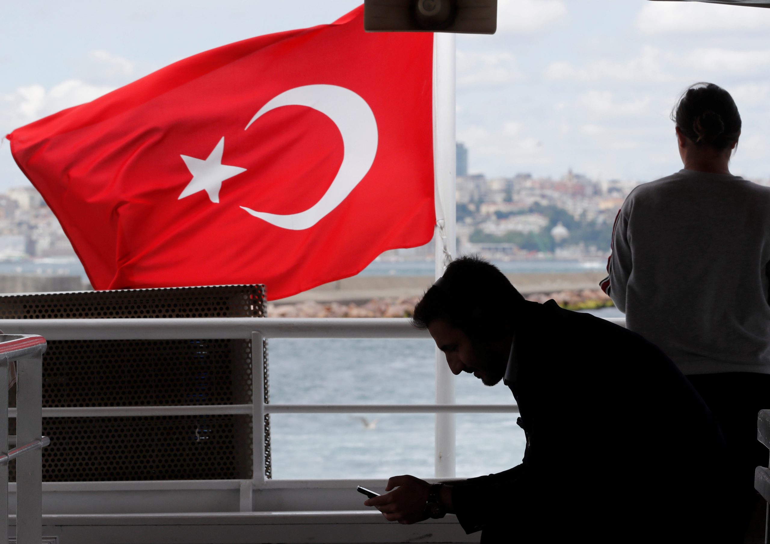 Τουρκία: Γιατί ντόπιοι και ξένοι εγκαταλείπουν την Πόλη;