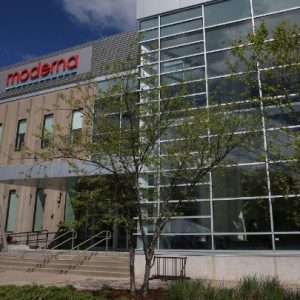 Moderna: Ακυρώθηκε χρηματοδότηση 700 εκατ. δολαρίων για εμβόλιο της γρίπης των πτηνών