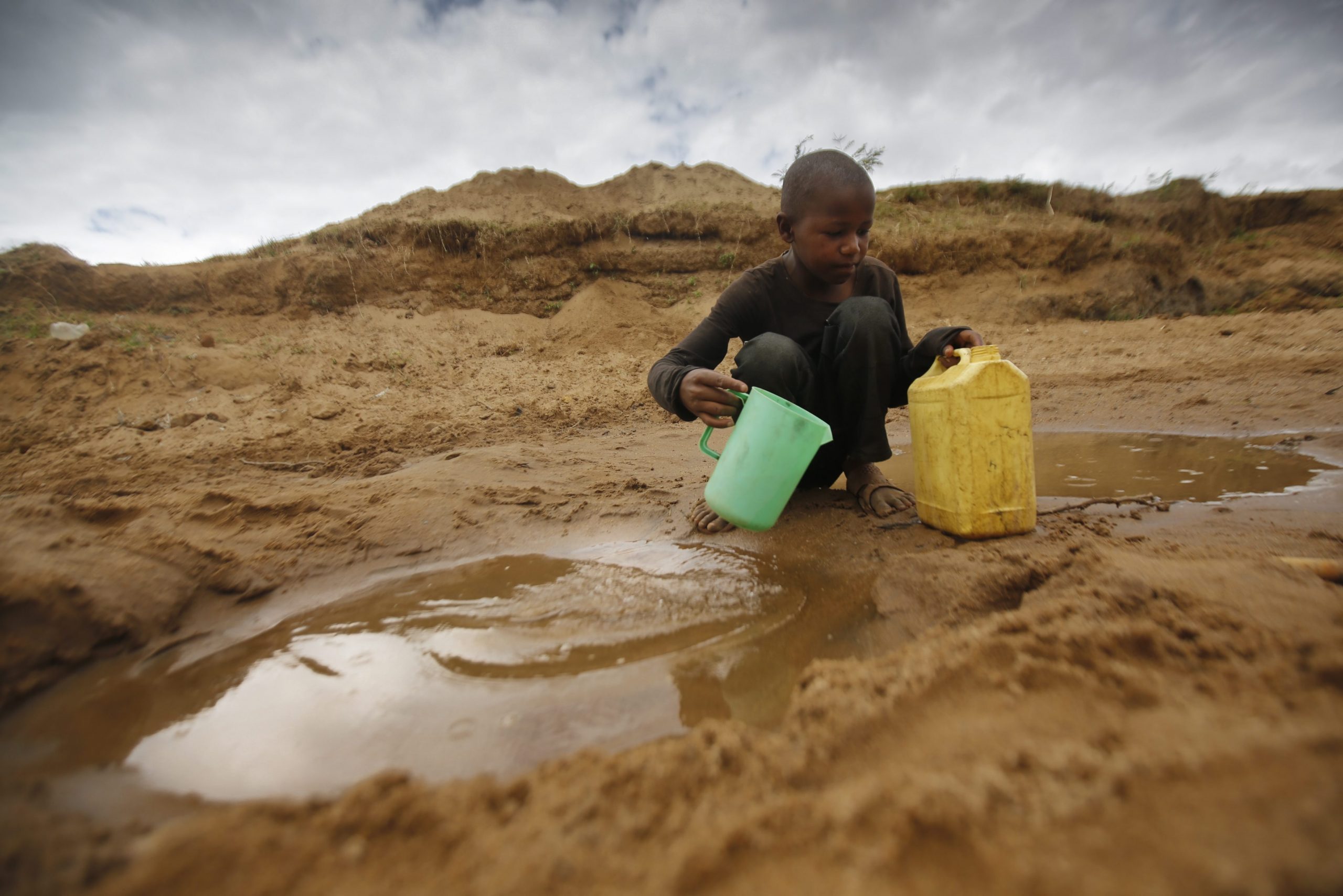 Отсутствие питьевой воды. Дефицит воды. Дефицит пресной воды. Питьевая вода в Африке. Дефицит питьевой воды.