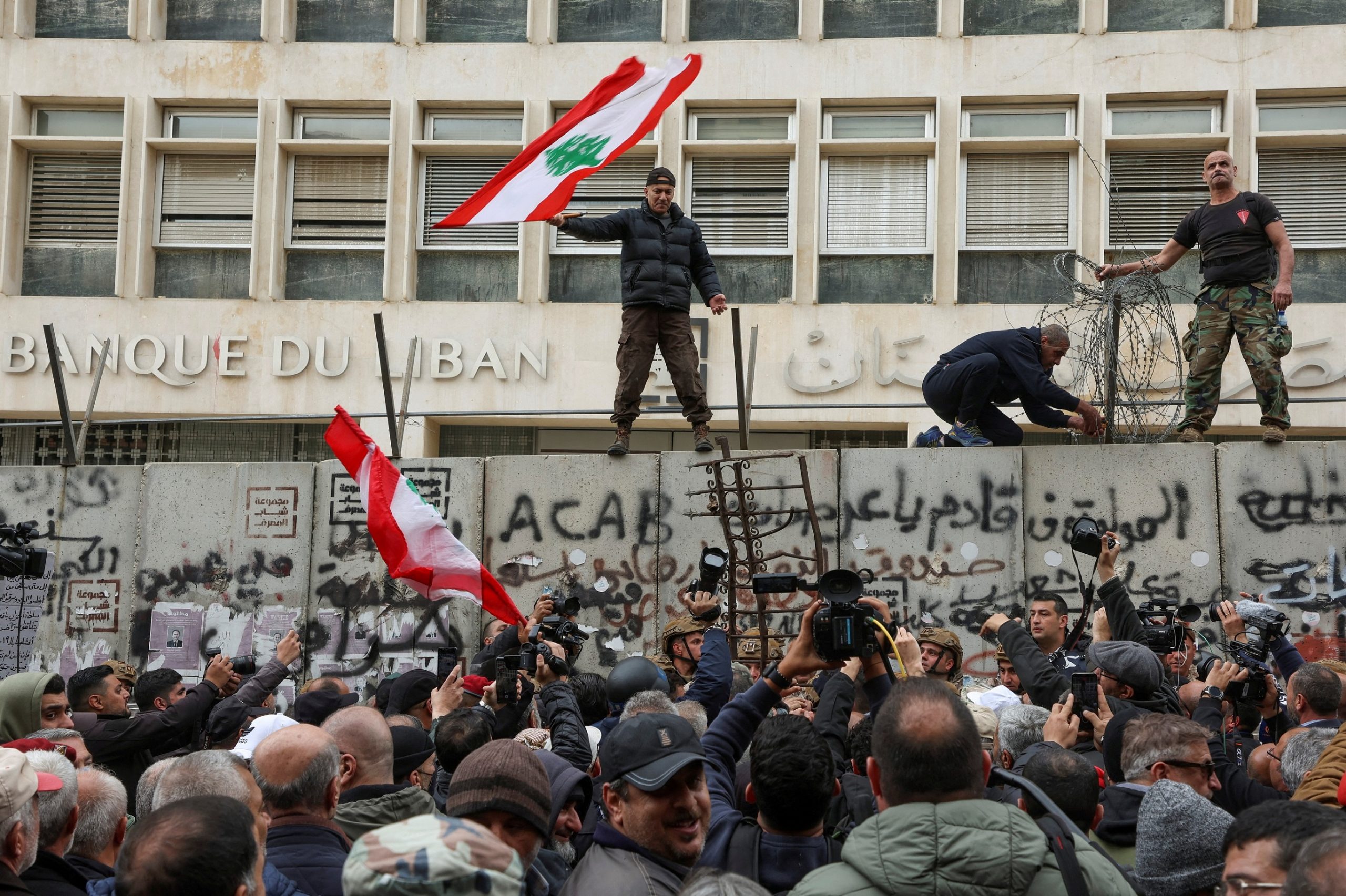 Λίβανος: Δεσμεύει τις καταθέσεις του πρώην κεντρικού τραπεζίτη