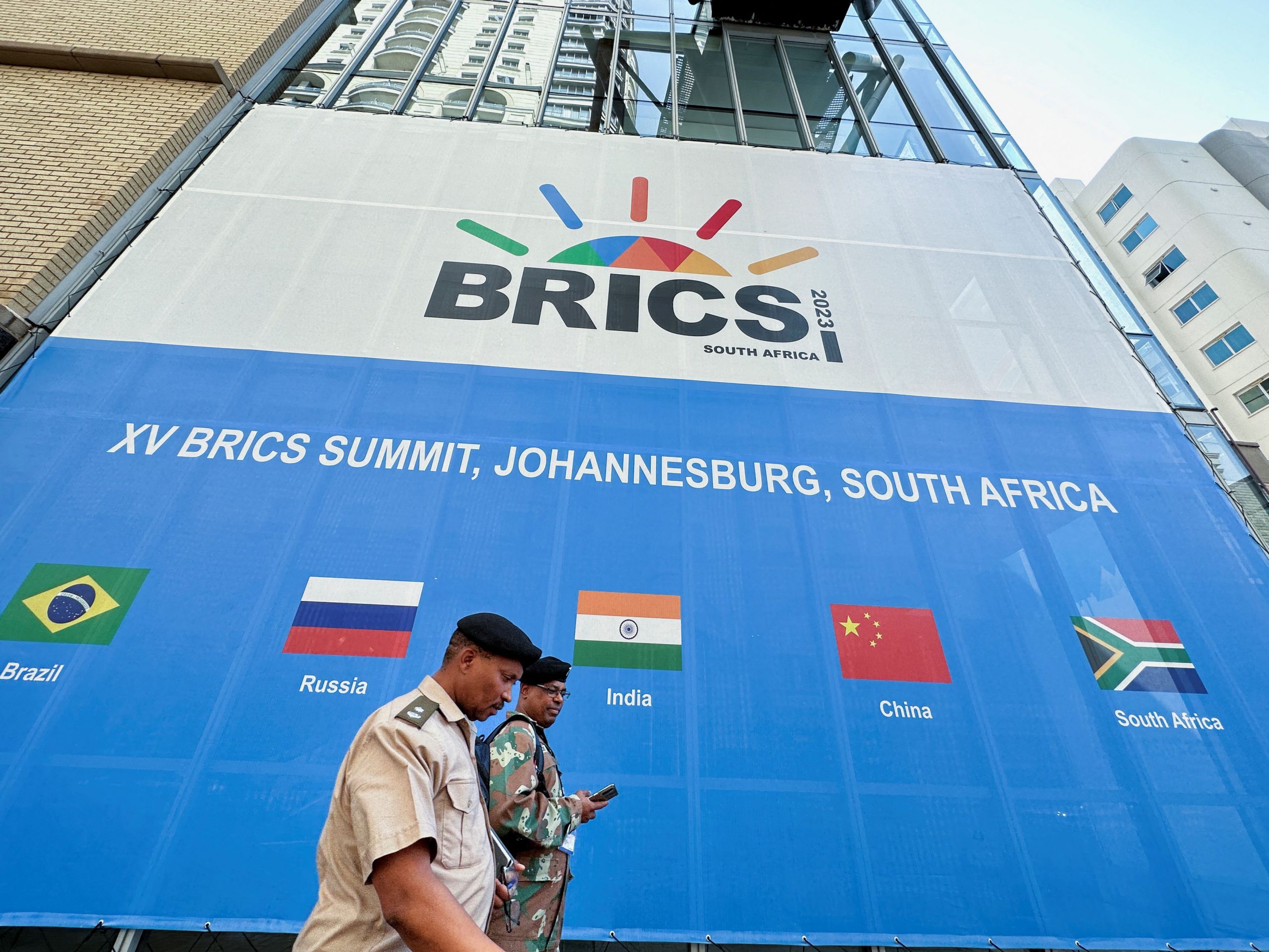 Νότια Αφρική: Στη BRICS εντάσσονται 5 ακόμη χώρες – «Μη στηρίζετε τον στρατό του Ισραήλ»