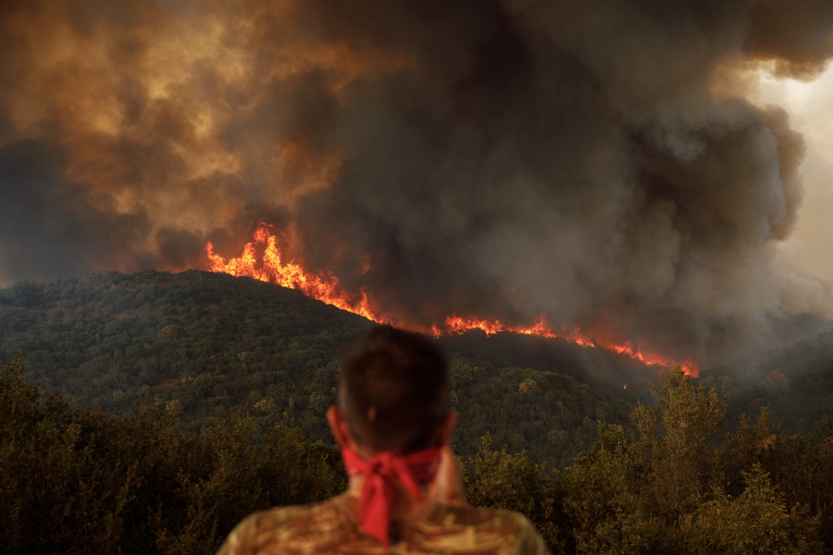 Φωτιά στον Έβρο: Εκκενώνονται Λευκίμμη και Κασσιτερά Ροδόπης
