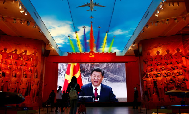 Πώς μπορεί η Δύση να αντιμετωπίσει την απειλή από την Κίνα; Χωρίς πανικό και με «μπόλικη» αυτοκριτική
