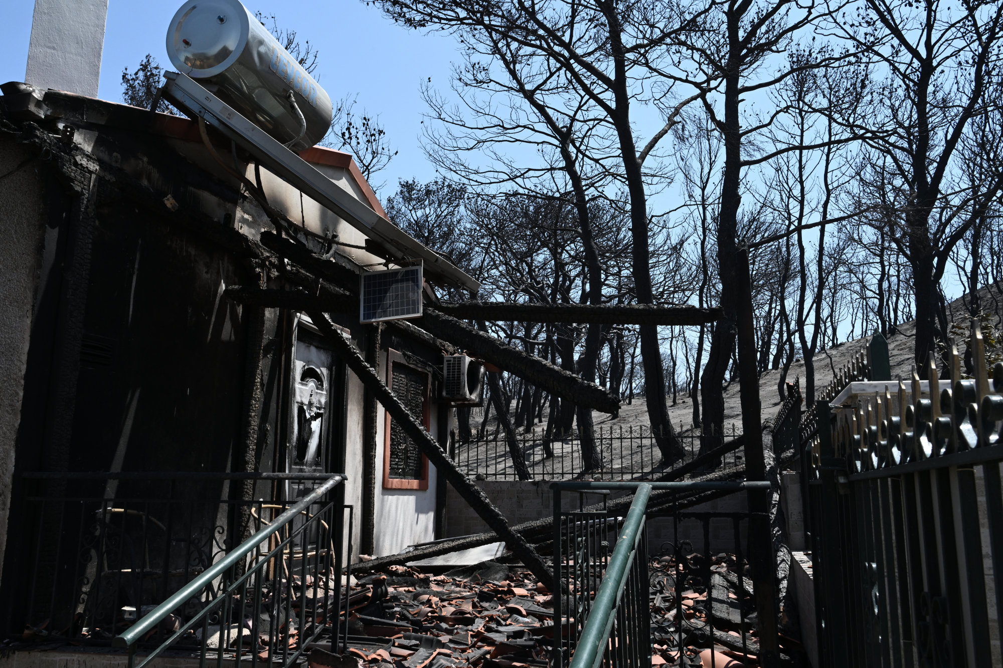 Πυρκαγιές: Ολοκληρώθηκε η καταγραφή ζημιών σε Αττική και Κορινθία