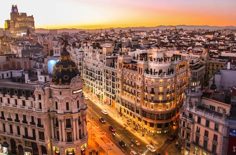 Ταξίδι στη Βαρκελώνη ή το Ντουμπρόβνικ; Θα σας κοστίσει – Φόρος για την αντιμετώπιση του υπερτουρισμού
