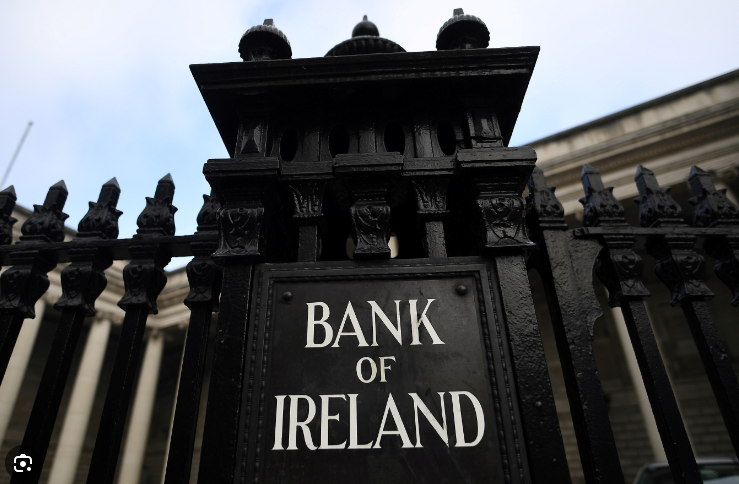 Ιρλανδία: Ουρές στα ATMs από πολίτες για να «σηκώσουν» χρήματα που δεν είχαν