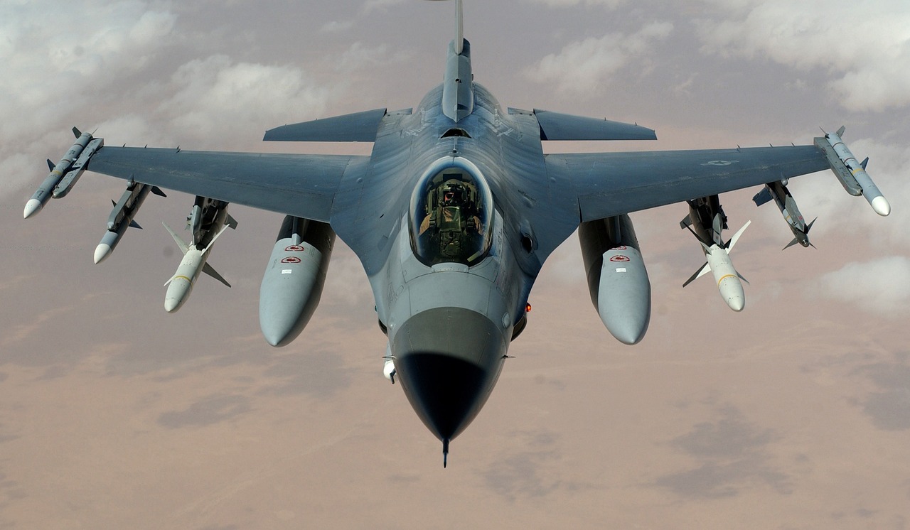 Ουκρανία: Ολλανδία και Δανία δεσμεύτηκαν να παραδώσουν F-16 στο Κίεβο