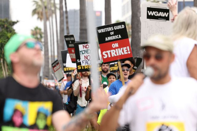 Χόλιγουντ: Ύστατη προσπάθεια των στούντιο να τερματίσουν τη απεργία