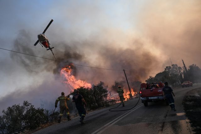 Φωτιά στη Βοιωτία: Μάχη με τις αναζωπυρώσεις – Στις φλόγες το παραλιακό μέτωπο