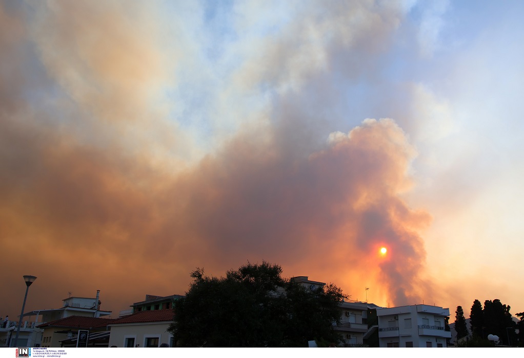 Φωτιά στην Καβάλα: Μεγάλο μέτωπο στο Διαλεκτό – Εκκενώνονται επτά περιοχές