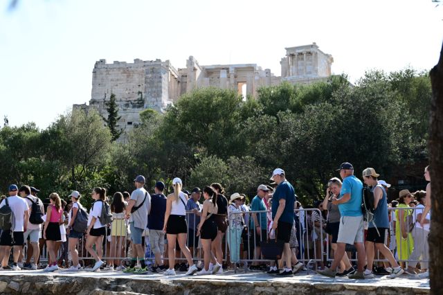 Acropolis pilot program, beginning in Sept. sets maximum cap on daily visitors, divided into hourly basis