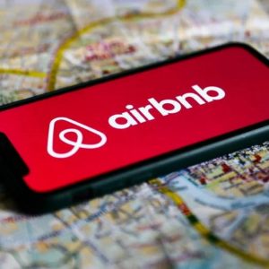 Airbnb: Έρχονται νέες παρεμβάσεις το φθινόπωρο