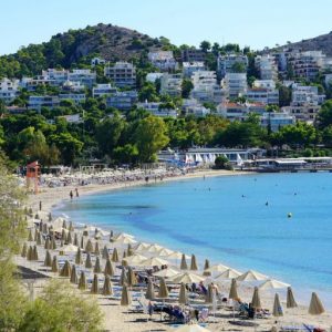 Ακτή Βουλιαγμένης: Τέλη Ιανουαρίου ο νέος επενδυτής – Μάχη για τέσσερις