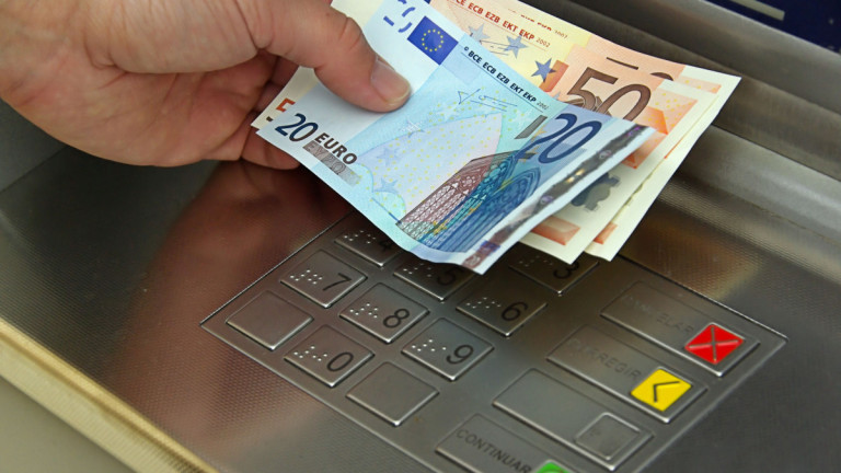 e-ΕΦΚΑ – ΔΥΠΑ: Ποιοι θα δουν χρήματα στον λογαριασμό τους έως 8 Μαρτίου