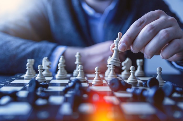 Βρετανία: Στο… σκάκι επενδύει η κυβέρνηση Σούνακ – Κάνει «ματ» με τουλάχιστον 1 εκατ. λίρες