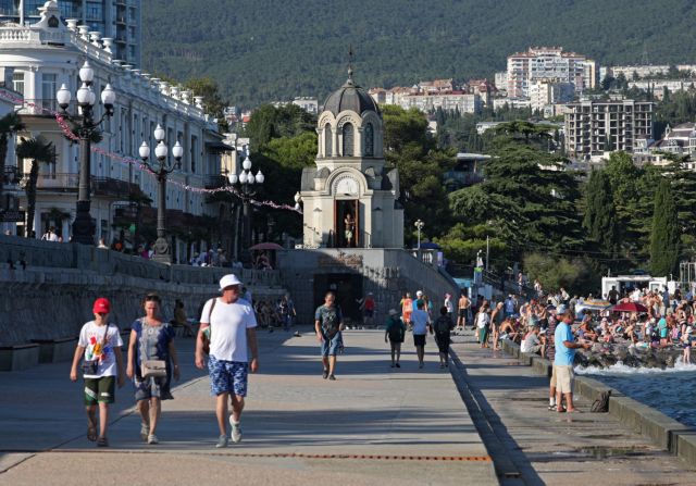 Ρωσία: Παρά τον πόλεμο, πολλοί Ρώσοι συνεχίζουν να κάνουν διακοπές στην Κριμαία