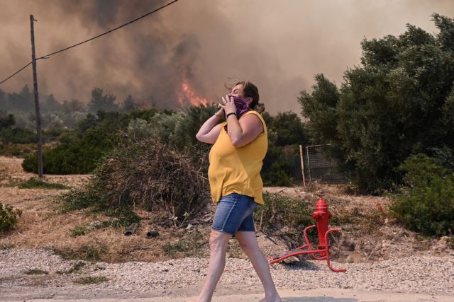 Αναζωπύρωση στον Ασπρόπυργο – Μήνυμα του 112 για εκκένωση του Σοφού