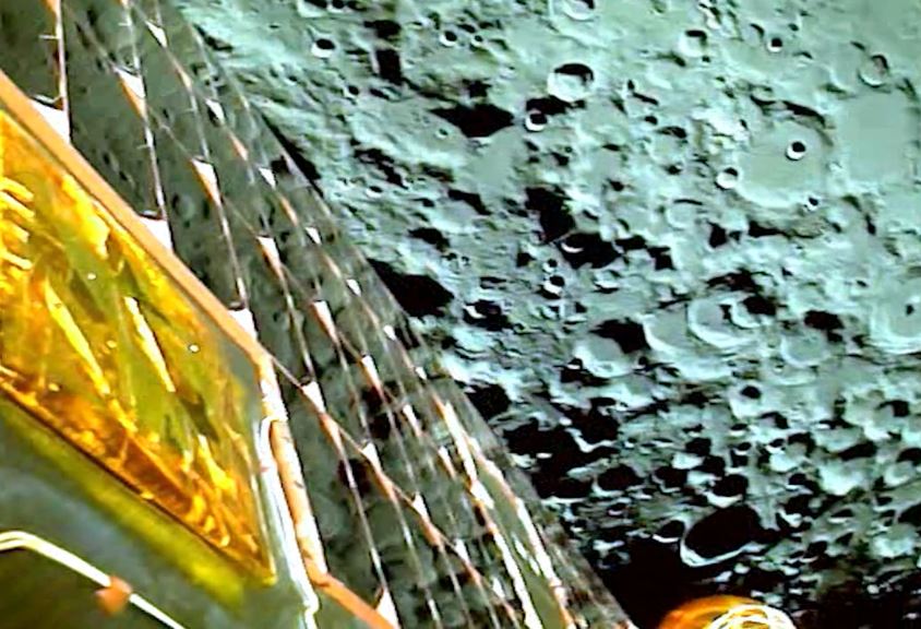 Ινδία: Η πετυχημένη αποστολή στη Σελήνη έγραψε ιστορία με το χαμηλό κόστος της