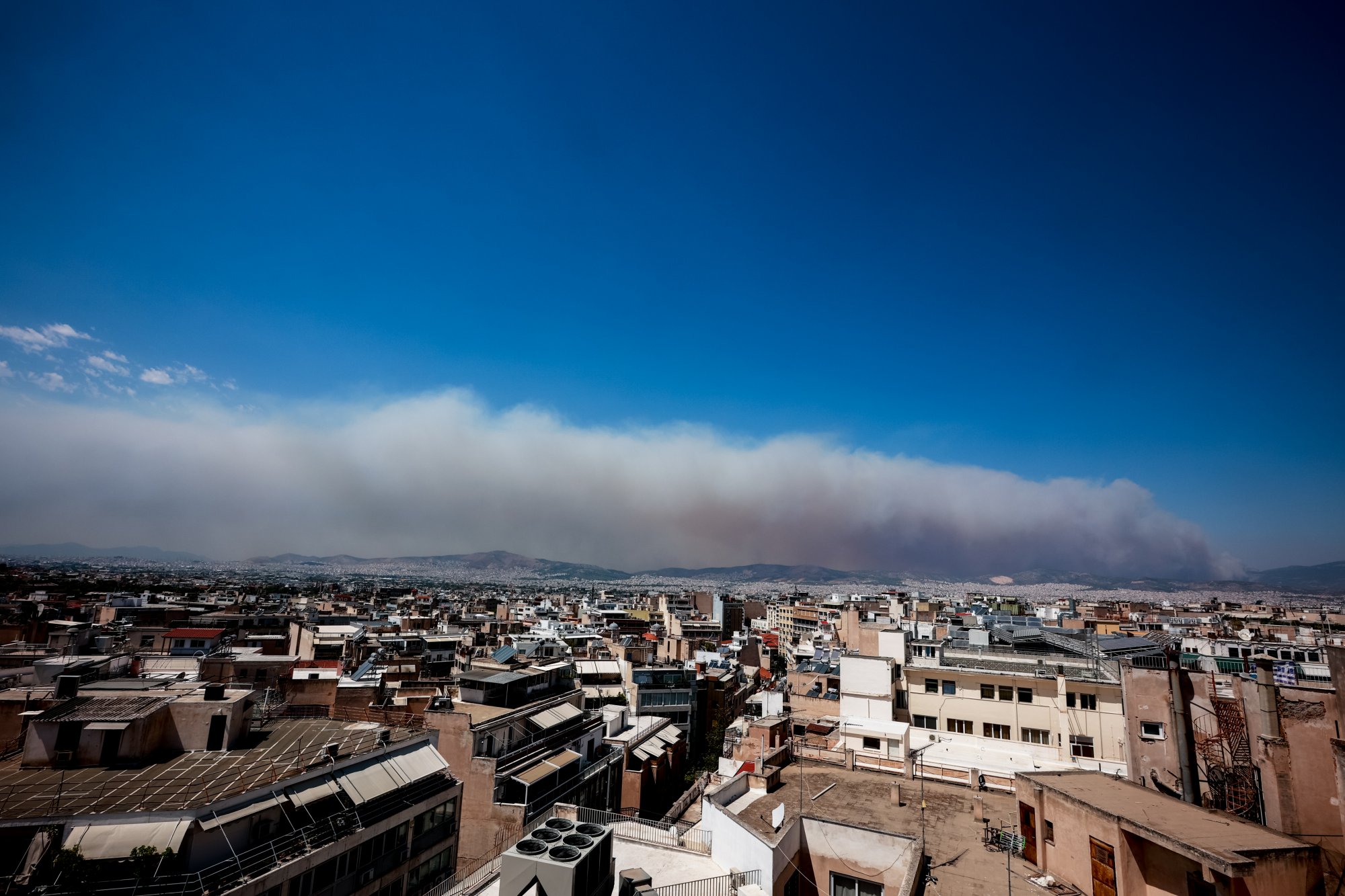 Φωτιές: «Θάλαμος αερίων» η Ελλάδα από τα πύρινα μέτωπα