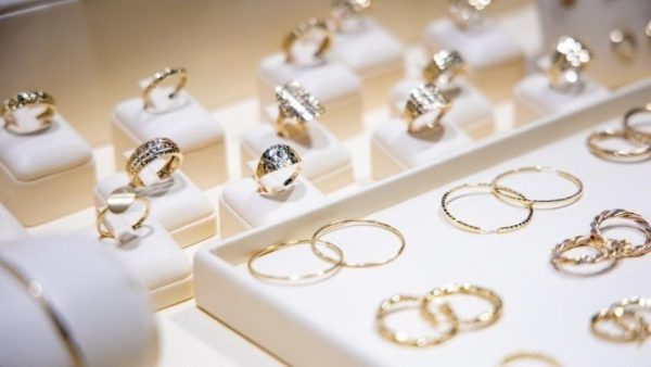 Παρίσι: Ληστές άρπαξαν κοσμήματα αξίας 10-15 εκατ. ευρώ από κοσμηματοπωλείο