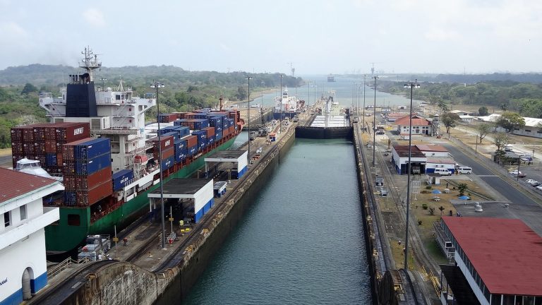 Διώρυγα του Παναμά: Ουρές σχηματίζουν τα πλοία ελέω κλιματικής αλλαγής