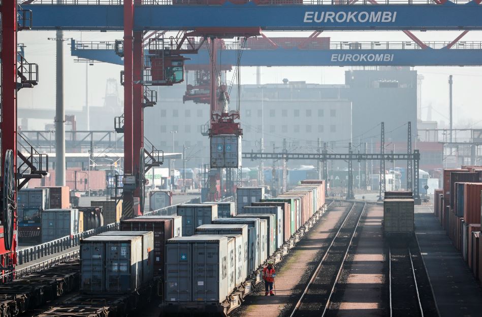 Κίνα: Κρεσέντο επενδύσεων σε λιμάνια της Ευρώπης [γραφήματα]