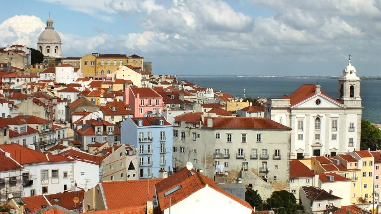 Πορτογαλία: Ο αριθμός των ξένων τουριστών το πρώτο εξάμηνο ξεπέρασε τα 8 εκατομμύρια