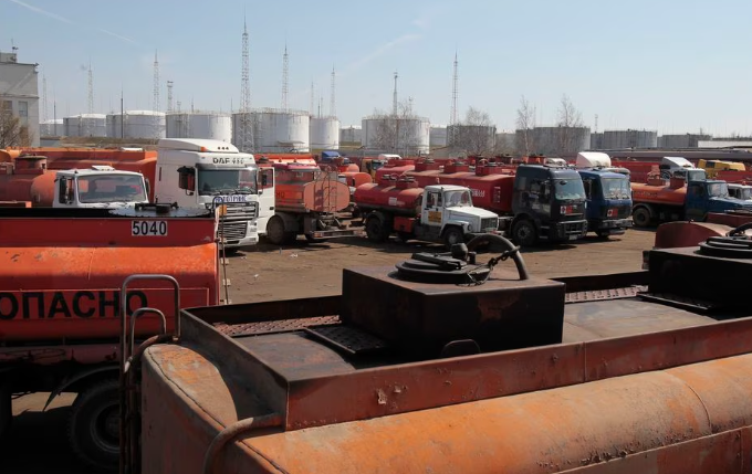 Ρωσία: Στερεύει η χώρα από βενζίνη και ντίζελ